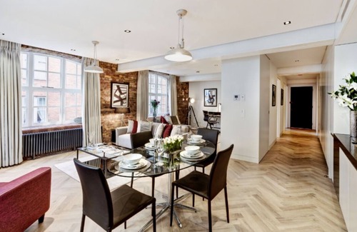 London City Centre Apartment | The Covent Garden Heritage Luxury 2 Bed 2 Bath