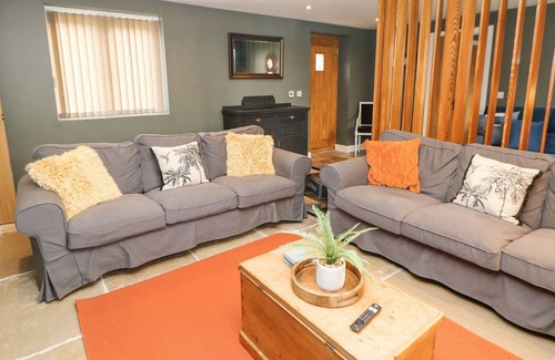 Marsh Lane Cottage | THE COW SHED, family friendly, with hot tub in Marsh Lane