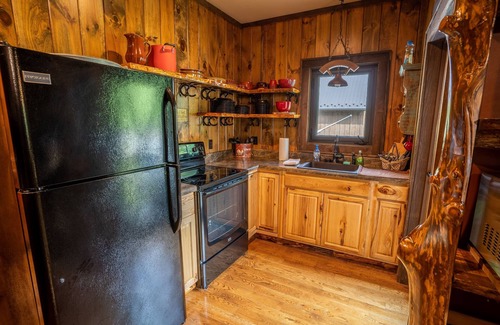 Goldbond Cabin | The Cowboy Cabin at Four Fillies Lodge