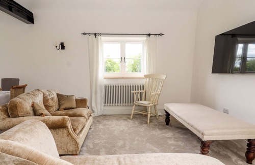 Loppington Cottage | THE COWHOUS, family friendly, with a garden in Wem