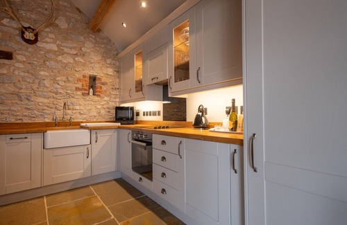 Sheldon Cottage | The Cowshed - Once a cow shed, this cosy cottage sleeps four