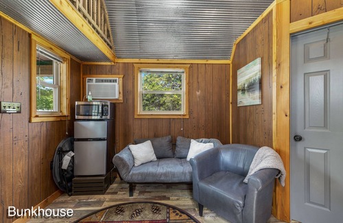 Grove House | The Cowskin Bunkhouse - Lakeview Getaway - perfect for fishermen/small families!