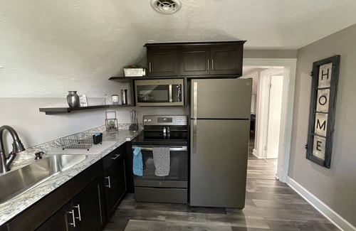 Wooster Apartment | The Coxon House Inn: 3rd floor apartment- The Writer’s Nook