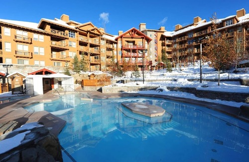 East Kootenay Apartment | The Cozy Cork | Toby Chair | Sauna | Resort Access