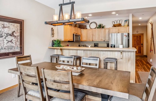 Warrior's Mark Condo | The Cozy Corral - Private Hot Tub, Walk to Town