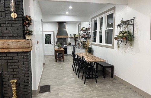 Anderson House | The Cozy Cottage - plenty of privacy & work space