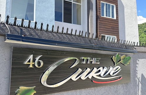 Havendale Apartment | The Cozy Curve: Full 2 Br 2 Bth Apartment in Central location in Kingston