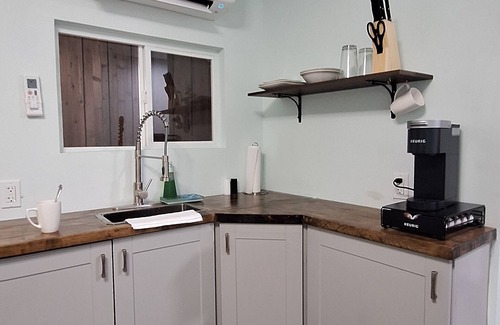 Duncanville Apartment | The Cozy Hut with AC and WiFi in fabulous Duncanville