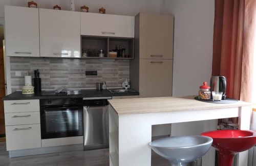 Kupjak House | The cozy vacation home offers a hot tub and peace.