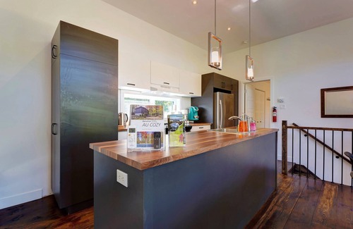 Entrelacs Ski Chalet | The Cozy ♪ Waterfront ☼ Hot Tub & Fireplace ♥