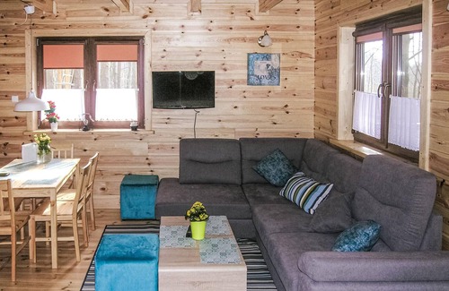 Ostroda House | The cozy wooden cottage is located in the village Ru.