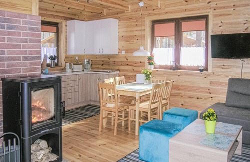 Ostroda House | The cozy wooden cottage is located in the village Ru.