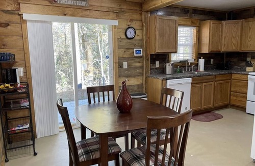 Tie Plant Cabin | The Crappie-2 bedroom cabin with spacious parking