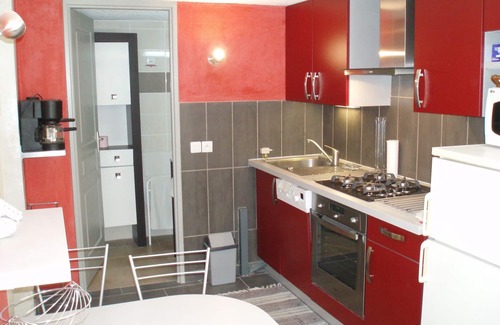 Ensues-la-Redonne Apartment | The creeks, the sea, the hikes and a beautiful apartment with swimming pool.