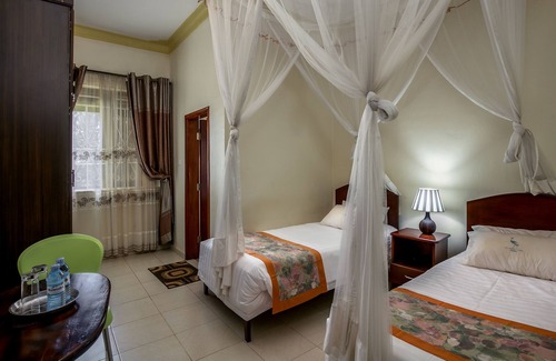Kyesero Hotel | THE CRESTED CRANE BWINDI HOTEL