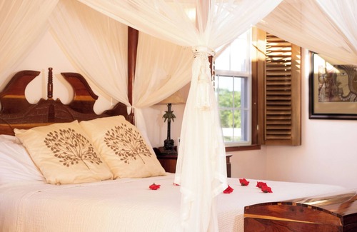Orchid Bay Bed & Breakfast | The Crimson Orchid Inn at Orchid Bay