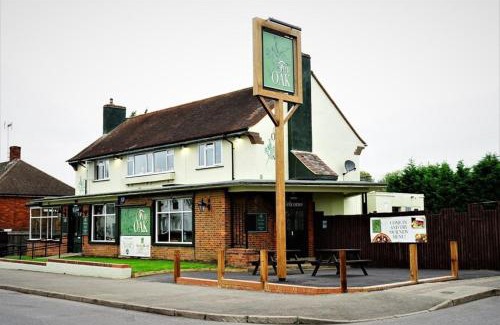 Borehamwood Apartment | "The Cromwell" I Contractor's Haven Borehamwood I 3 - 6 Beds I Free Parking, Netflix & Sky Sports