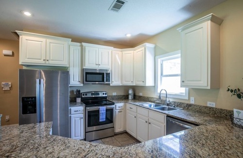 Oxford House | The Cross Creek, Cozy 3BR by Velvet Ditch Villas
