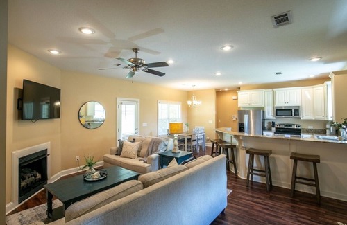 Oxford House | The Cross Creek, Cozy 3BR by Velvet Ditch Villas