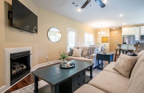 Oxford House | The Cross Creek, Cozy 3BR by Velvet Ditch Villas