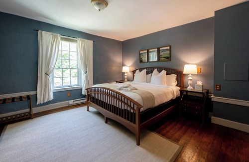 North Garden Bed & Breakfast | The Crossroads Inn
