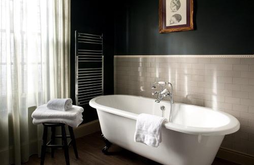 Abingdon Hotel | The Crown And Thistle