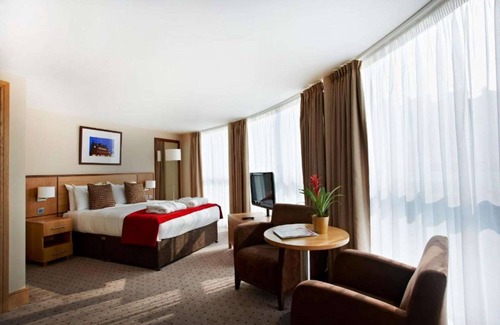 Cricklewood Hotel | The Crown London