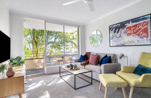 Crows Nest Apartment | 'the Crows Nest' - Stylish & Chic, North Sydney