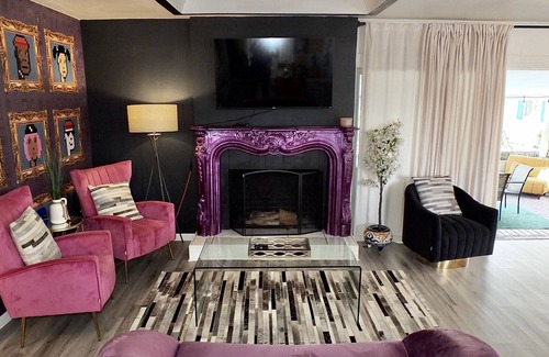 North Hollywood House | The Crypto House - Content house with King Suite