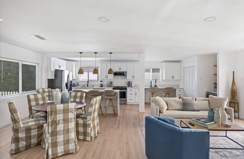Del Rey House | The Culver | 6 bedrooms & spa! by Colby & Conrad