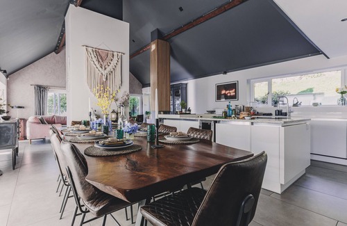 Teignmouth Ski Chalet | The Curlews - Waterside, boutique home with 10 person spa