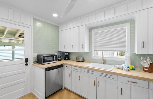 Miramar Beach House | The cutest classic beach cottage/totally restored/steps to the beach! 5br 2ba!