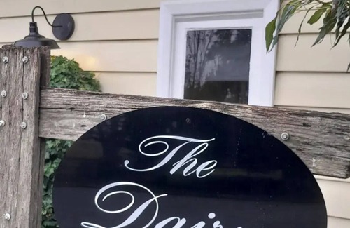 Cora Lynn House | "The Dairy" Just 5 minutes from Pakenham racecourse and Gumbuya World