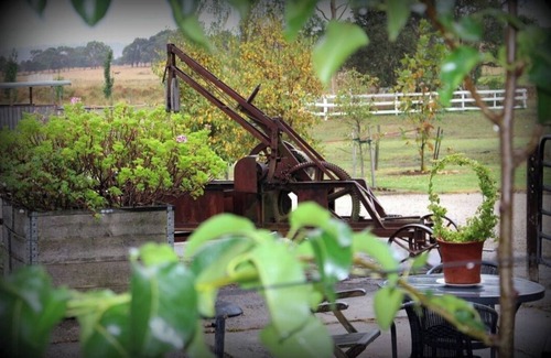 Cora Lynn House | "The Dairy" Just 5 minutes from Pakenham racecourse and Gumbuya World