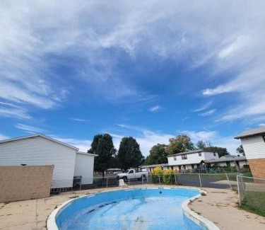 La Salle Hotel | The Daniels Motel