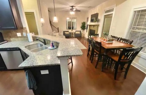 Athens House | The Dawg House