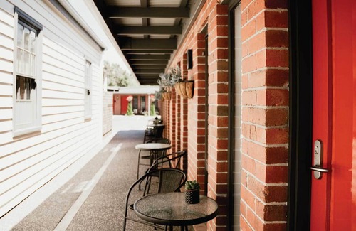 Daylesford Apartment | The Daylesford Art Motel (Signature Suite 7) Accessible Studio + Parking