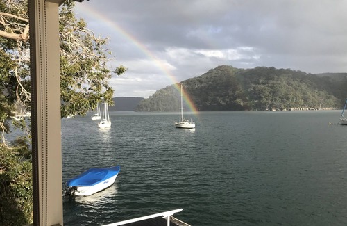 Cottage Point House | The Deckhouse, Cottage Point. Waterfront Adults Retreat.