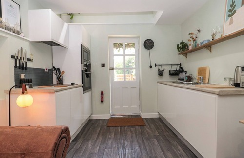 Blakeney Cottage | THE DEER, pet friendly, character holiday cottage in Blakeney