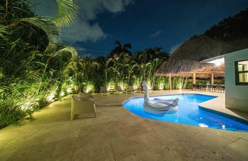 Tropic Palms House | The Delray Palms🌴 Tiki Haven of Bliss Saltwater Splash & Play 4BD Live Vibes
