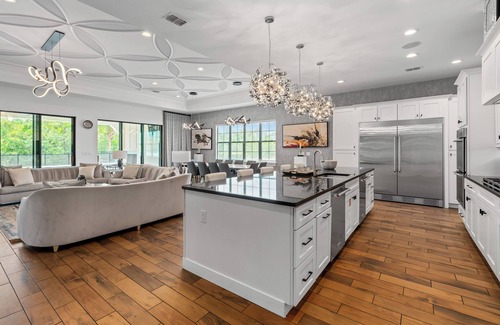 Reunion House | The Deluxe Mansion | 11 bed, 11.5 bath | Theater Room | Themed Bedrooms | Games Room | Private Pool