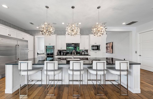 Reunion House | The Deluxe Mansion | 11 bed, 11.5 bath | Theater Room | Themed Bedrooms | Games Room | Private Pool