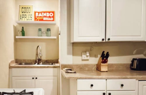 Champaign Apartment | The Den on Walnut Street in Downtown Champaign