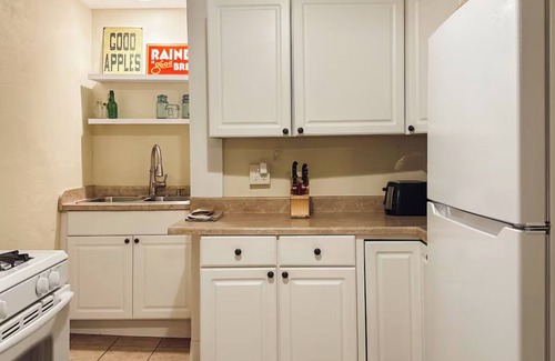 Champaign Apartment | The Den on Walnut Street in Downtown Champaign