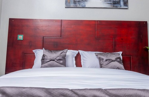 Soroti Bed & Breakfast | The Den Soroti White