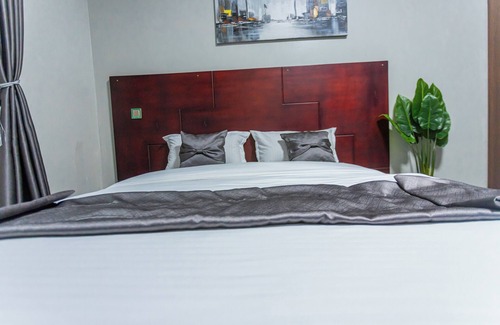 Soroti Bed & Breakfast | The Den Soroti White