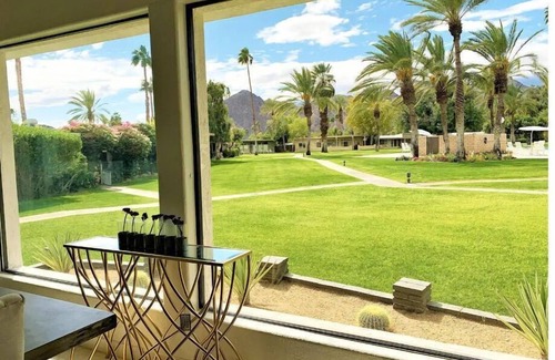 Indian Wells House | The Desert Martini-A Mid-Century Modern-Luxury