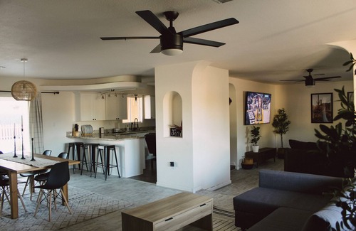 Mesa House | The Desert Sunset: 4 BDR, 5 Beds, Large private pool, Fast Wifi