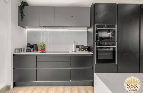Didsbury House | The Didsbury Retreat l Cinema l Sleeps 8