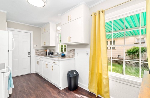 Hattiesburg House | The Dixie House 3brm w/King beds close to everything